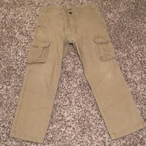 Old Navy broken in cargo fit pants